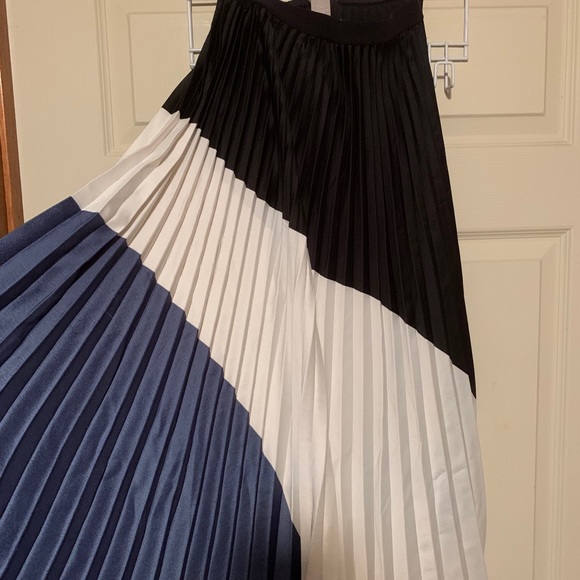 Pleated skirt Multi colour NEVER WORN - Picture 3 of 3